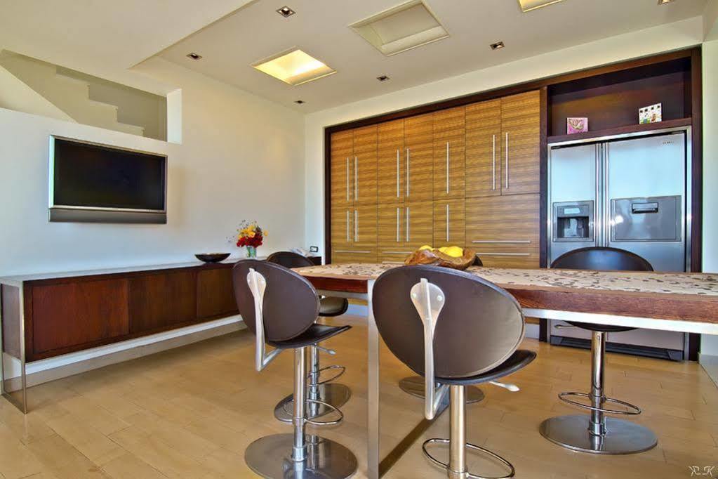 Villa Takeoff Saronida อานาวีซอส ภายนอก รูปภาพ