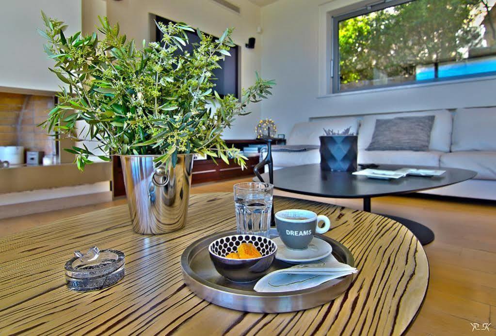 Villa Takeoff Saronida อานาวีซอส ภายนอก รูปภาพ