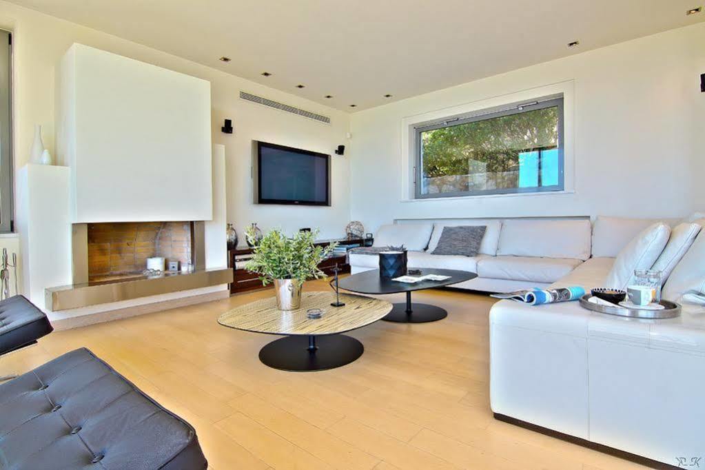 Villa Takeoff Saronida อานาวีซอส ภายนอก รูปภาพ